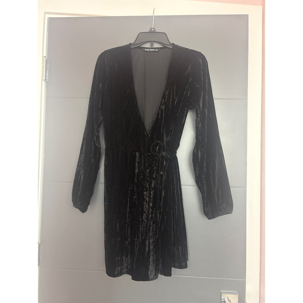 Wild Pony Black Velvet Wrap Dress Long Sleeve Midi Tie Waist‎ Elegant